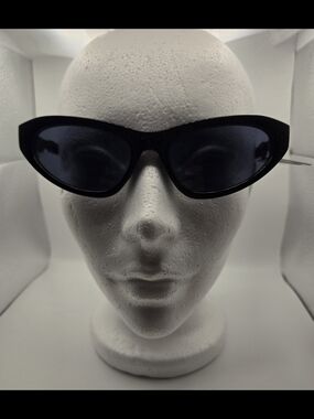 Margaret Josephs Black Cat Eye Sunglasses Sleek Retro Boss Housewife TV Chic Mom